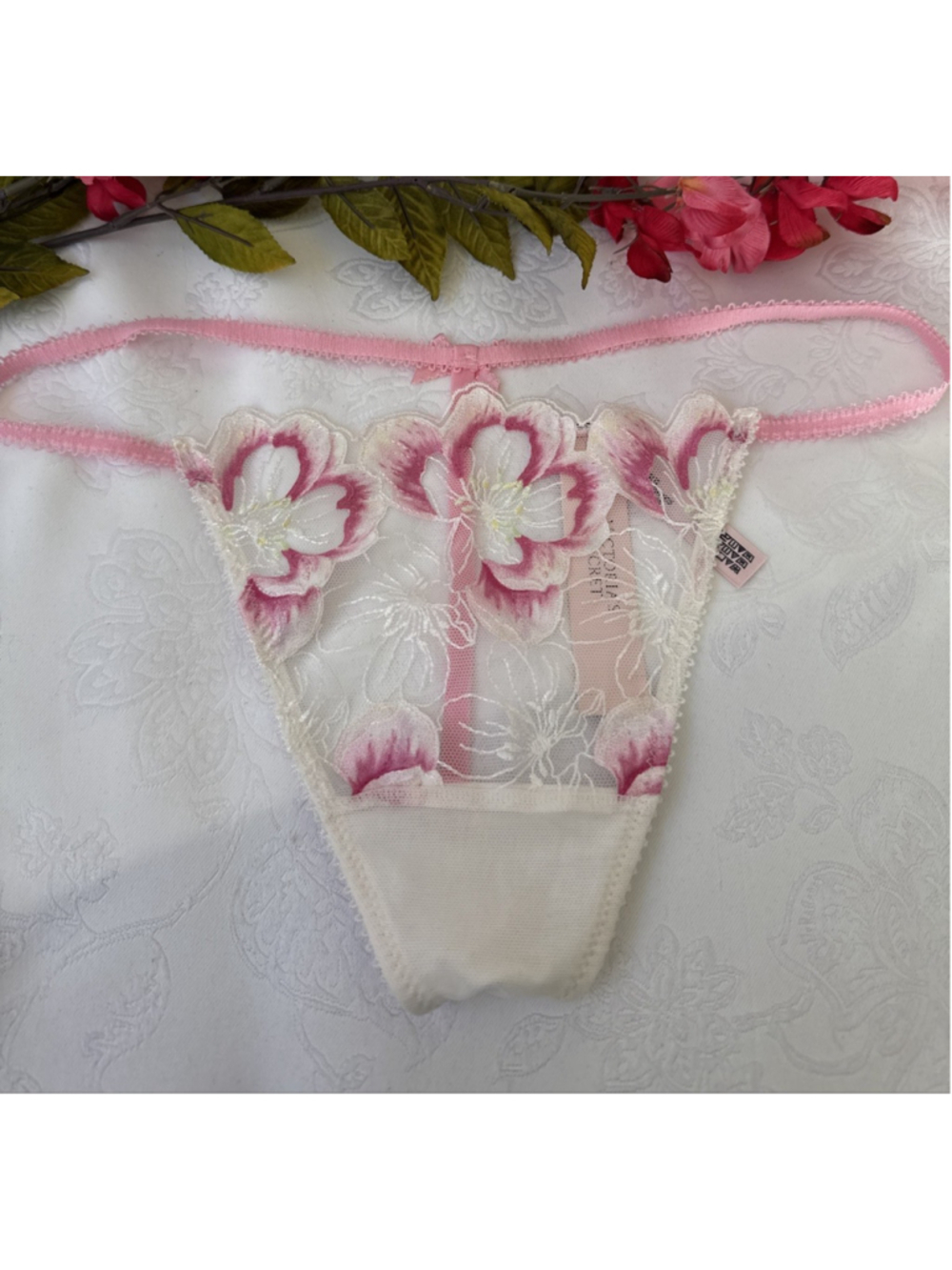 VICTORIA'S SECRET L PINK WHITE EMBROIDERED LACE V STRING THONG PANTIES $30 NWT